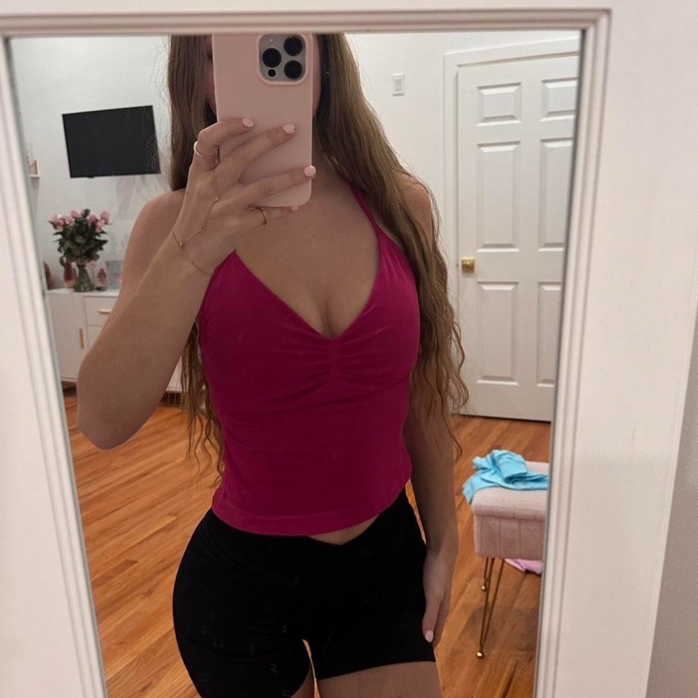 Yeoreo berry halter gym top